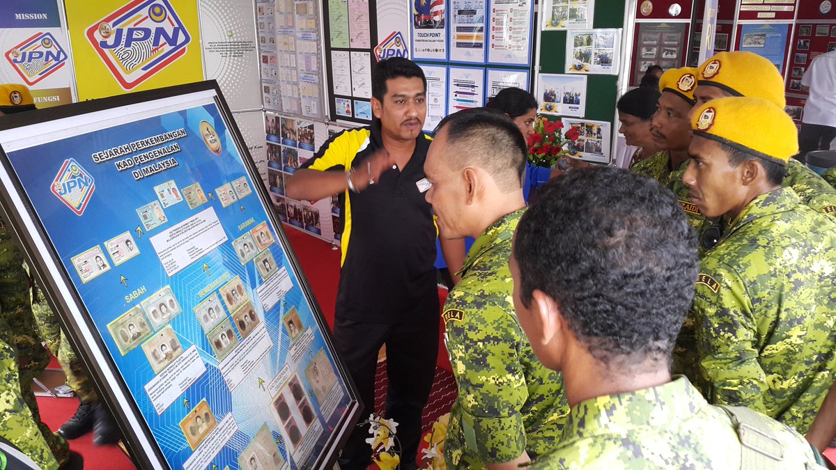 Rela_Jerantut's tweet photo. Retweeted RELA Malaysia (@relamalaysia):
#live Sekitar pameran di #HUT46 Perak. Jom ramai-ramai kita dapatkan pelbagai perkhidmatan kaunter yang ada. #RELASetia4Negaraku @KDNPUTRAJAYA https://t.co/pvY0IwEkJ8