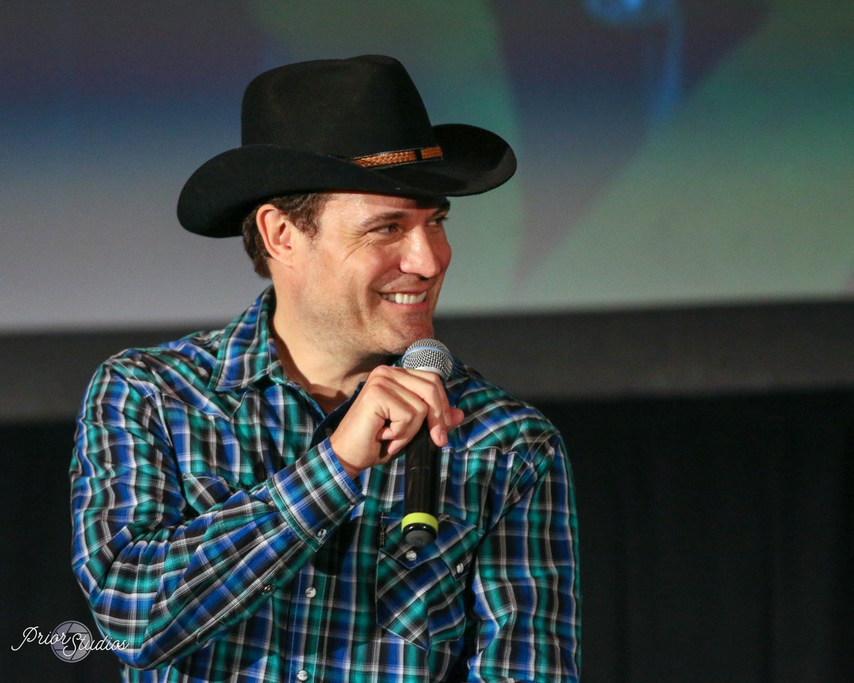PriorStudios's tweet photo. .@DavidHaydnJones Friday panel. #SPNNash https://t.co/toQcw8x7Y9