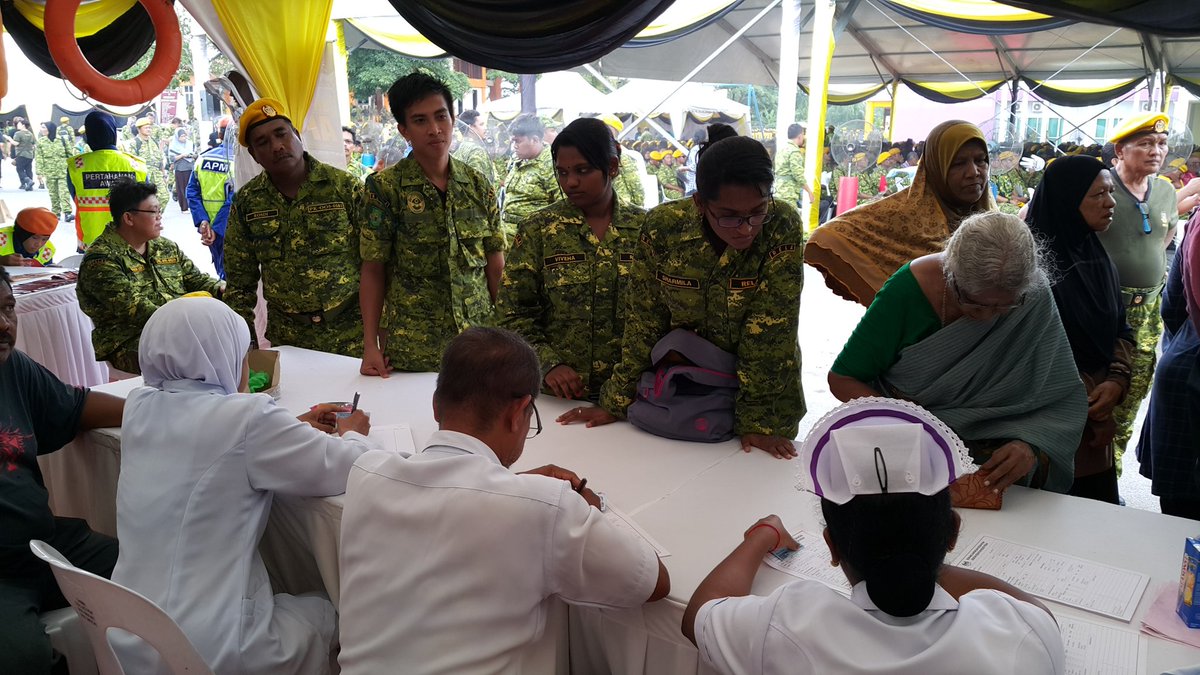 Rela_Jerantut's tweet photo. Retweeted RELA Malaysia (@relamalaysia):
#live Sekitar pameran di #HUT46 Perak. Jom ramai-ramai kita dapatkan pelbagai perkhidmatan kaunter yang ada. #RELASetia4Negaraku @KDNPUTRAJAYA https://t.co/pvY0IwEkJ8