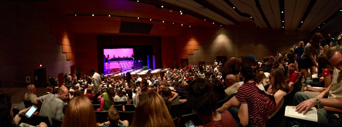 richard_troxell's tweet photo. Great performance and turnout for Grease tonight at Hilliard Davidson H. S. ! @DavidsonHS @HDVHSDramaClub https://t.co/jioMSjBp5l
