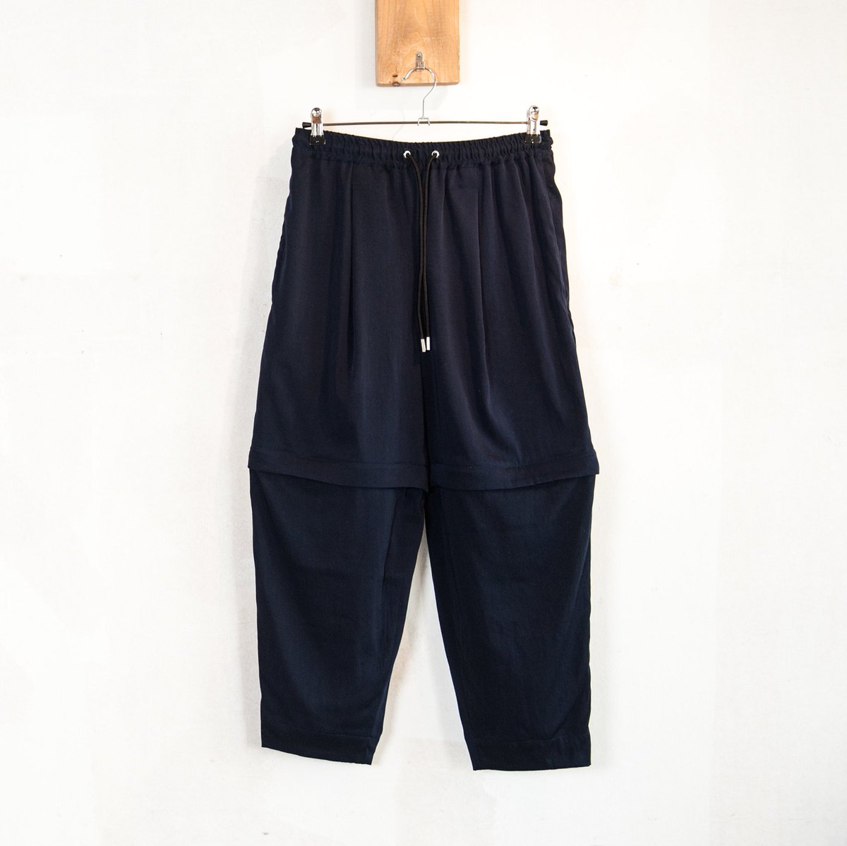 modeofdetail's tweet photo. 【RT希望】

本日もWARDROBESオープン。

ニューアイテムのパンツ"across"も絶賛販売中です。

ロングにもショートにも2way仕様。
ユニセックスで展開中です。

価格 / ¥19.440 (tax in)

https://t.co/fdg2FLPGAJ https://t.co/HE7Z2Z29Qs