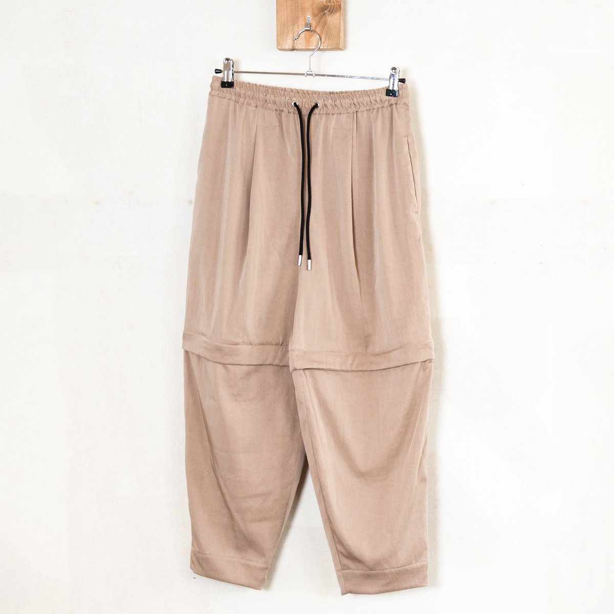 modeofdetail's tweet photo. 【RT希望】

本日もWARDROBESオープン。

ニューアイテムのパンツ"across"も絶賛販売中です。

ロングにもショートにも2way仕様。
ユニセックスで展開中です。

価格 / ¥19.440 (tax in)

https://t.co/fdg2FLPGAJ https://t.co/HE7Z2Z29Qs