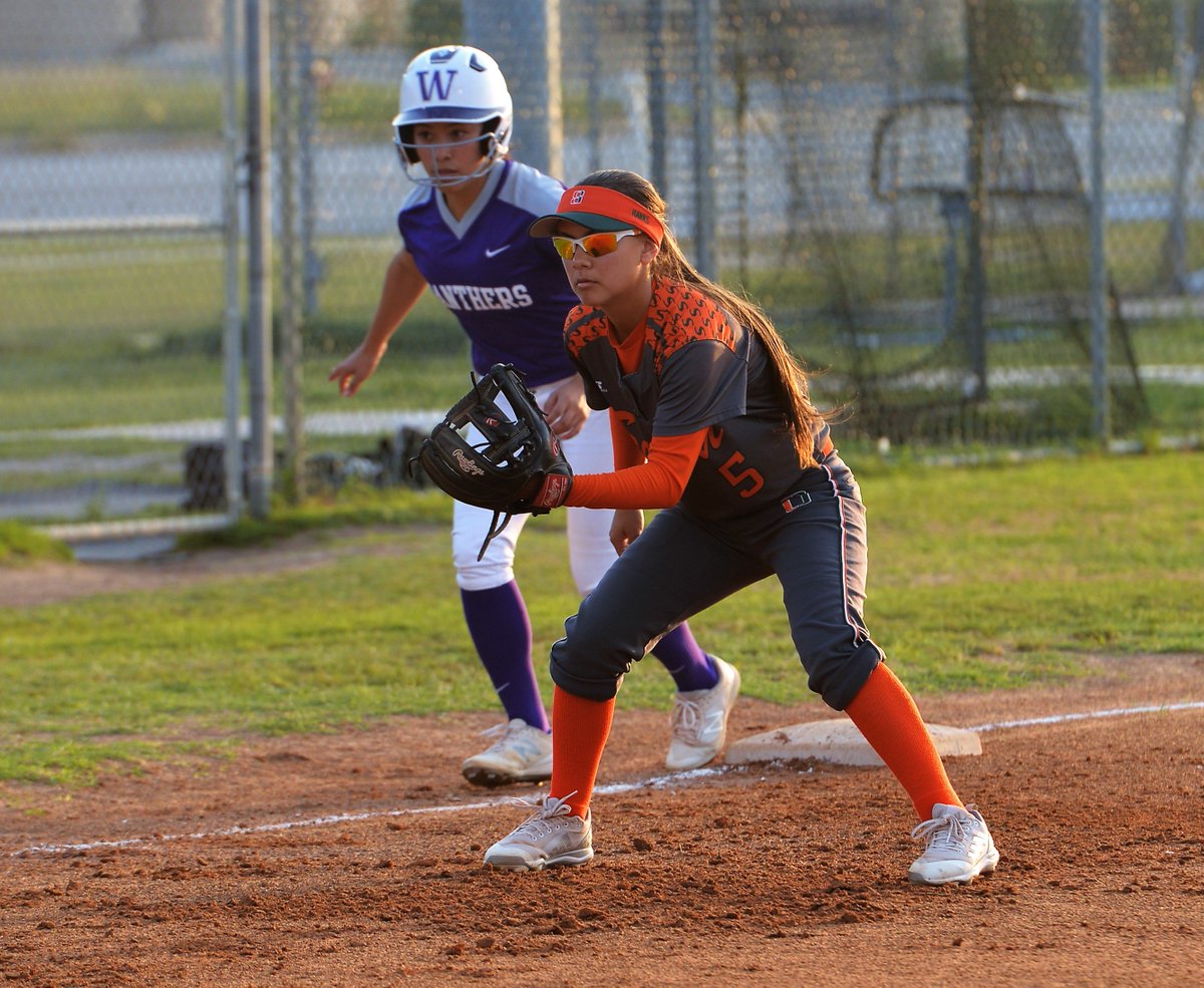 32-6A Softball: <a href="/whssoftball00/">Weslaco Softball</a> improves to (10-2) with a 13-3 win in six innings vs <a href="/HHSS_Softball/">Harlingen South Softball</a> (10-2) catch the gamer on <a href="/rgvsports/">RGVSports.com</a> and in Saturdays edition of the <a href="/valleystar/">Valley Morning Star</a> #RGVSoftball
