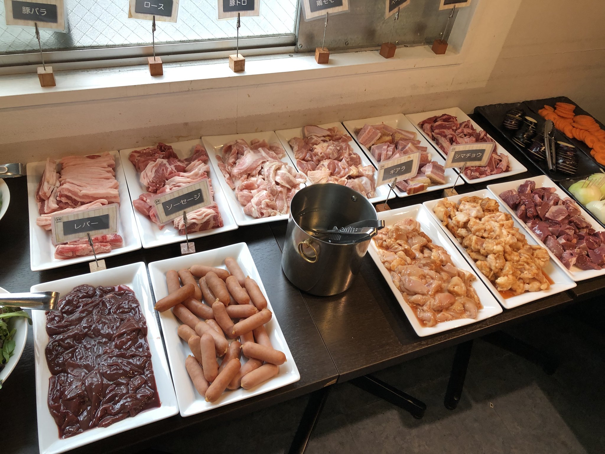 تويتر すずき على تويتر 秋葉原 29shock の焼肉食べ放題 ランチ 1000円 が1人でも入れるようになってたので行ってきた ワンドリンク制で最低 100円だけど アルコール飲み放題 400円はお得 同じビルの老舗ライバル 大酋長 と比べると 綺麗さや肉質は29shock 肉
