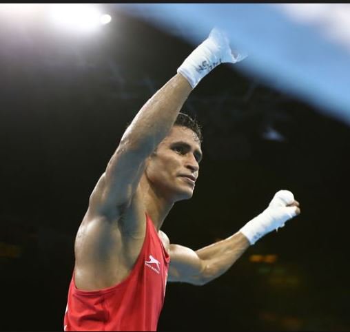 VijayGoelBJP's tweet photo. #GauravSolanki bags gold🥇 for India in men's 52 kg category🥊Knocked down twice but rose like a phoenix and conquered the opponent. What a game! #CWG2018 #GC2018 https://t.co/vft3ZffEpe