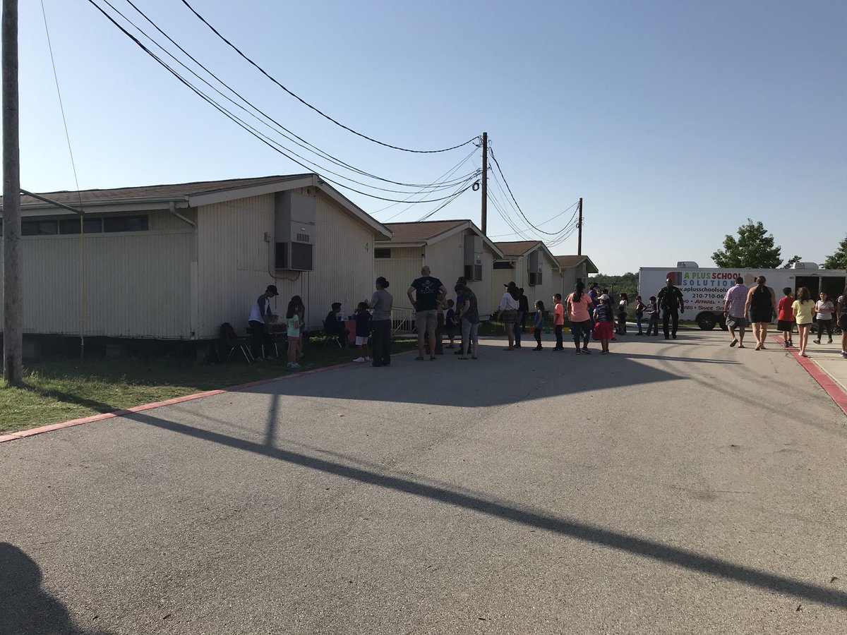 BehlauPTA's tweet photo. What an amazing evening we had at our Behlau Spring Carnival!  We could not have done it without the help of our Highschool student volunteers!  I think they even had a little fun too!  @NISDBehlau https://t.co/LmkGxpZyy5