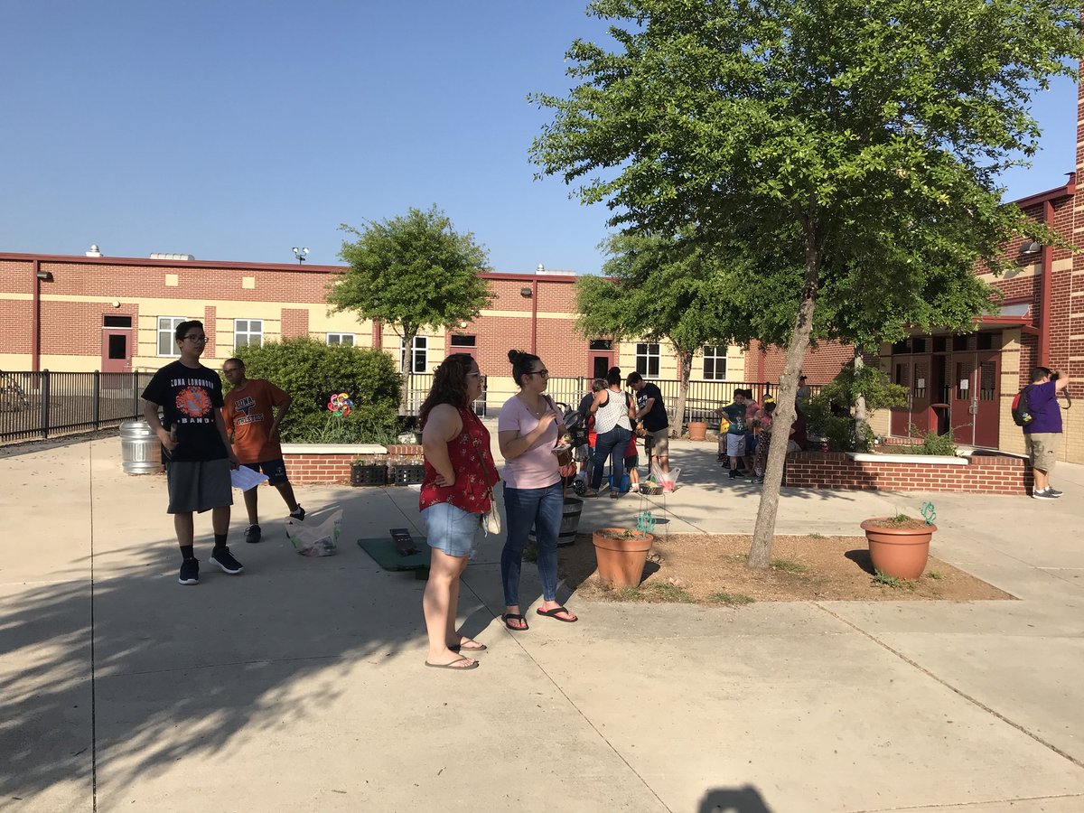 BehlauPTA's tweet photo. What an amazing evening we had at our Behlau Spring Carnival!  We could not have done it without the help of our Highschool student volunteers!  I think they even had a little fun too!  @NISDBehlau https://t.co/LmkGxpZyy5