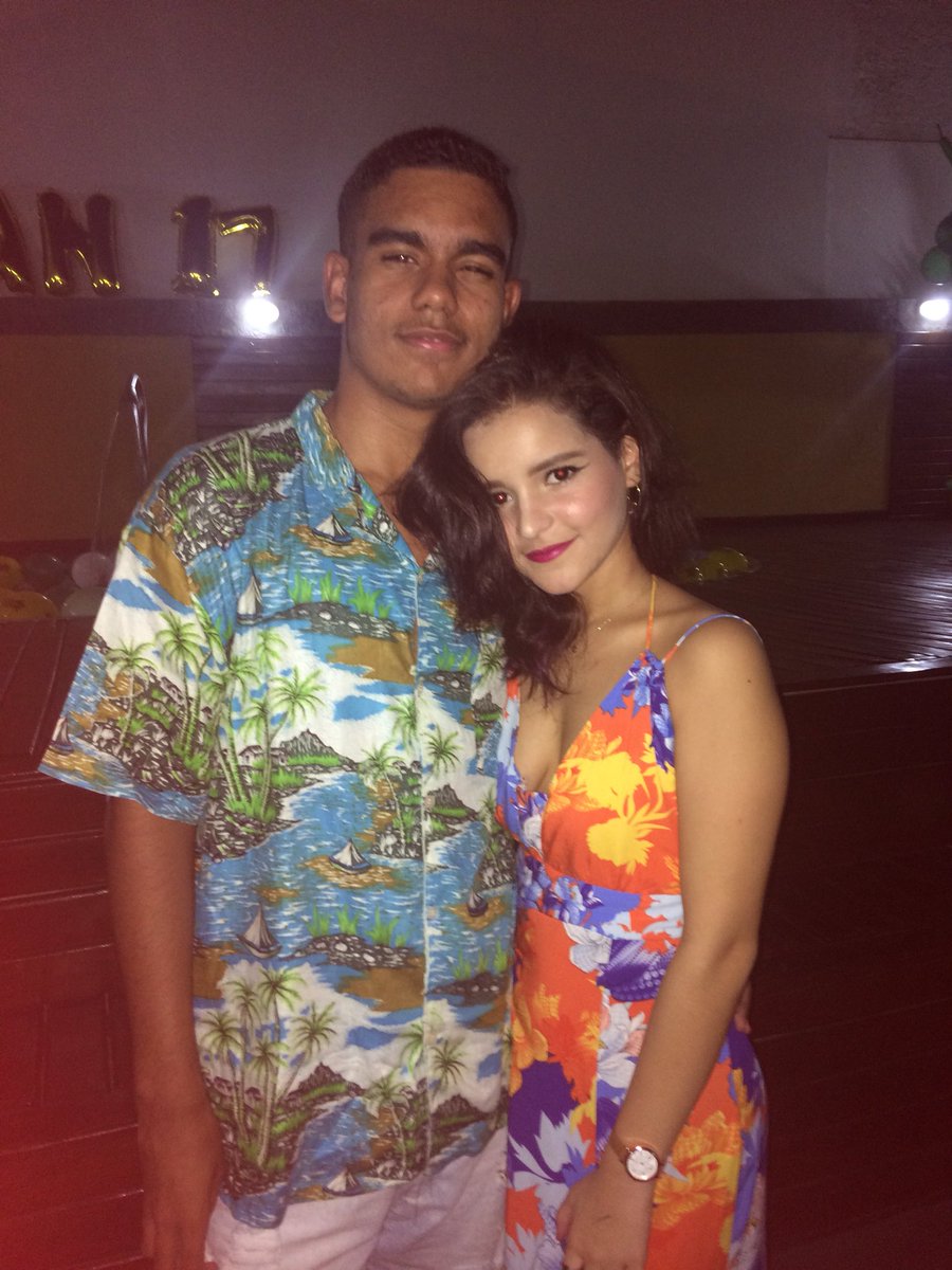 caioarget's tweet photo. Aniversário da melhor #Dan17 https://t.co/tTqOB5YN1W