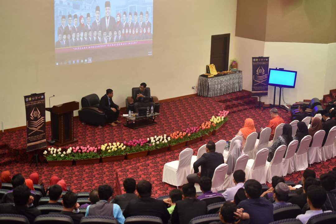 mppkuim's tweet photo. LIVE UPDATE : SEMINAR MAHASISWA PROGRESIF PERINGKAT KEBANGSAAN 2018

14 APRIL 2018 — BERTEMPAT DI AUDITORIUM SERI NEGERI, AYER KEROH MELAKA

#MPPKUIM1718
#SMPPK2018
#TEAMKUIM
#KUIMPILIHANBIJAK https://t.co/lcZKTYO3A9
