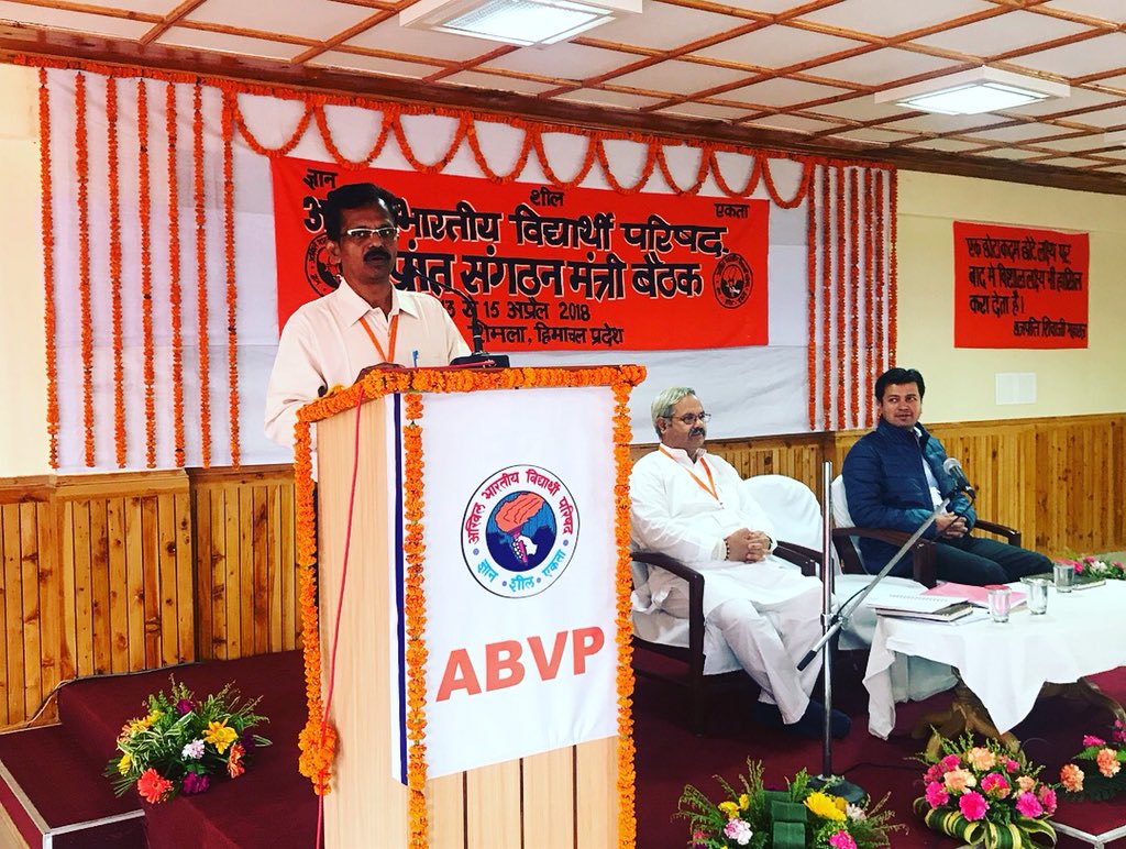 ABVPVoice's tweet photo. अखिल भारतीय विद्यार्थी परिषद प्रांत संगठन मंत्री बैठक शिमला में डॉ. बाबा साहेब अंबेडकर जी के जयंती दिवस पर श्रद्धासुमन अर्पित करते हुए राष्ट्रीय अध्यक्ष डॉ. @subbiah_doctor , राष्ट्रीय महामंत्री श्री @ashishsainram एवं राष्ट्रीय संगठन मंत्री श्री @SunilAmbekarM https://t.co/2jrTrWaBms