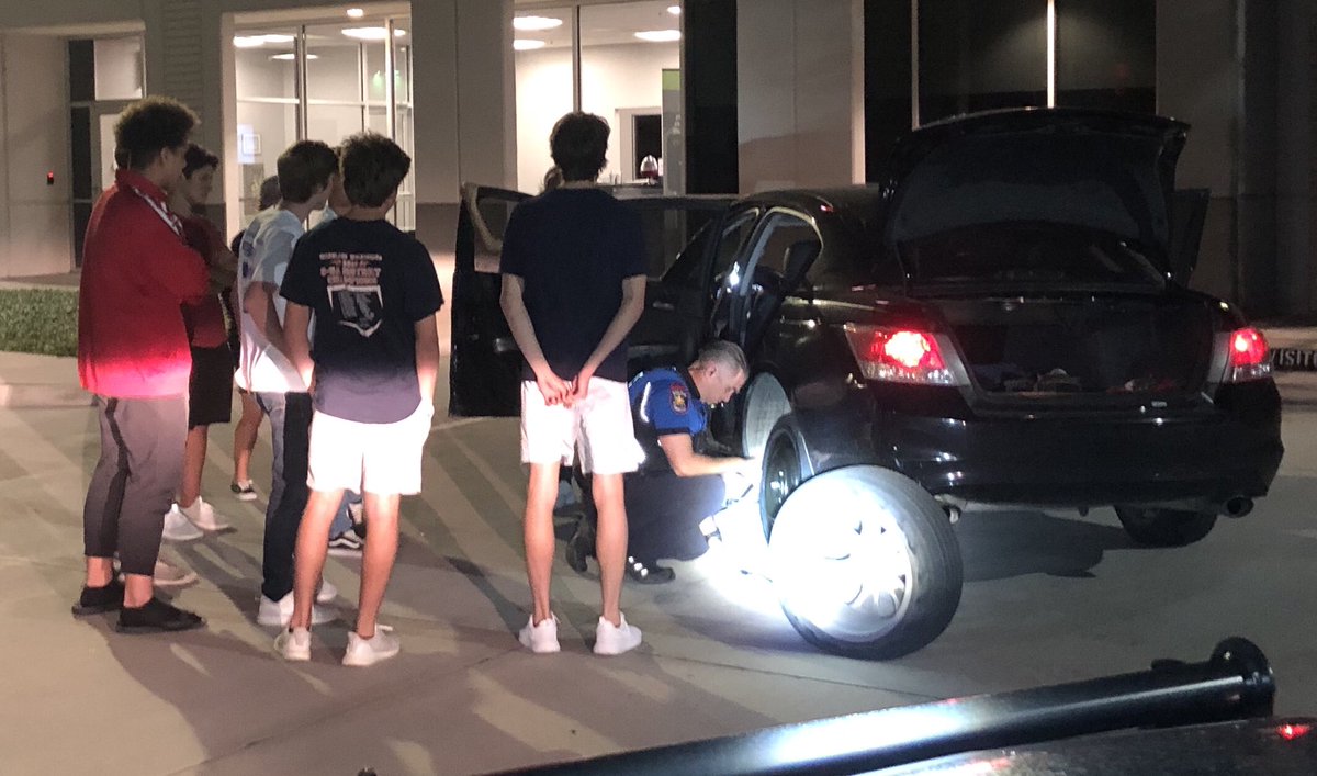 Fix-a-flat 101: Officer Honeycutt taught some teens how to change their flat tire tonight. 🙌🏼 #LifeLessons