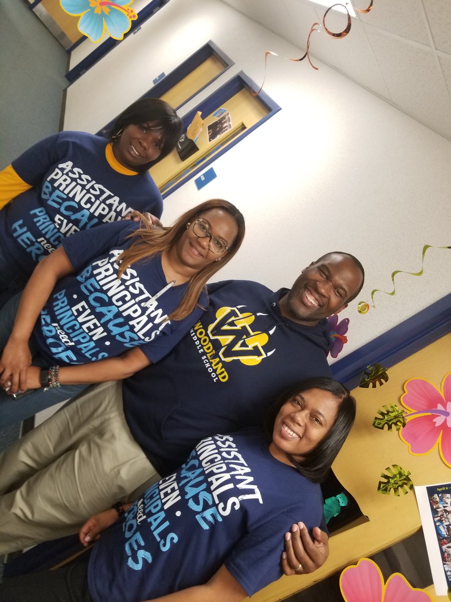 jasonjstamper's tweet photo. "Assistant Principals Because Even Principals Need Heroes" @WoodlandVoice AP Team! The best EVER! #APWeek2018 @restored2112 @Doretha_Melton https://t.co/jkKQ24Xc0U