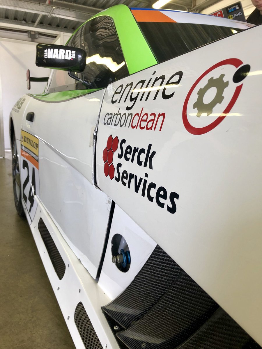 tonygilham34's tweet photo. Race day for @TeamHardRacing in @BritcarNews for @Barley_Racing & @SimonRudd_24 running the new @enginedetox stickers. #serck #followthecog https://t.co/jDfelPk7Dj