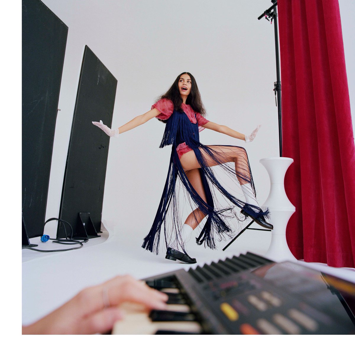 SitcomDesign's tweet image. Rehearsal day - backstage with @emmaledoyen  @dilettabonaiuti  @masae.ito @soniaduchau   
#setdesign #studio #photography #dance #paris