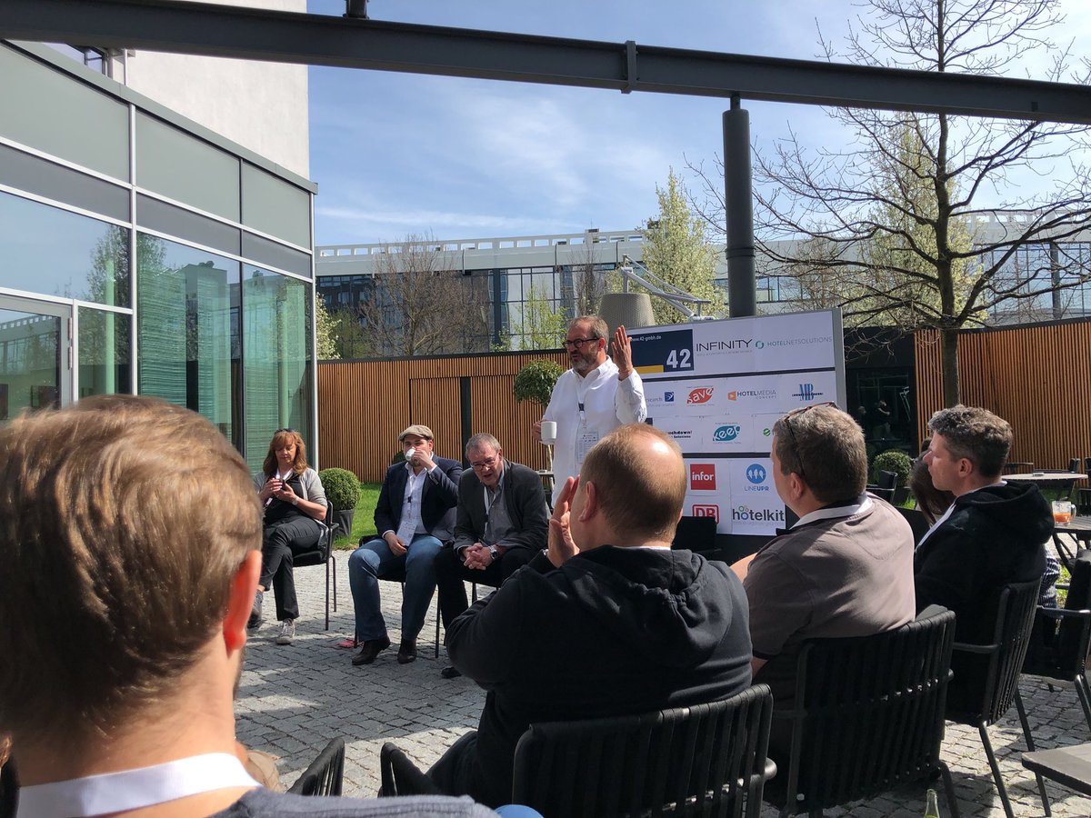 Philip_Be's tweet photo. Deswegen sind Barcamps so geil. Jetzt Session zu MaFo und Marketing mit @svendevertz auf dem #fsc18 https://t.co/SYJGABdRIk