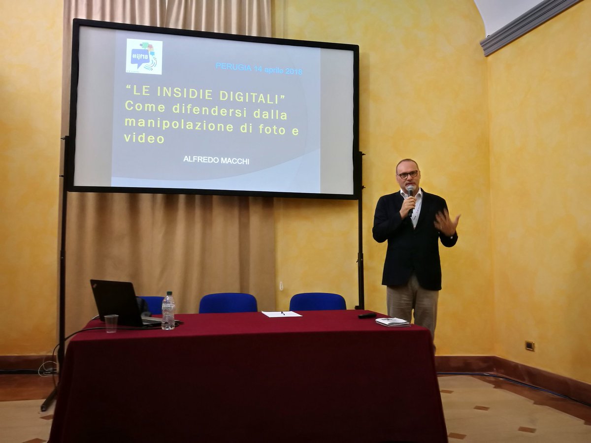 GiorgiaBurzz's tweet photo. #ijf18 @MacchiAlfredo "dopo #fakenews prossima frontiera critica del web sono le manipolazioni di foto e video" #gnelabjr #fakepictures #fakevideo https://t.co/IacFnBnINd
