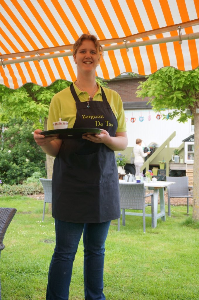 Op zaterdag 12 mei begint het theetuinseizoen weer. We zijn iedere zaterdag tot half september open van 10.00 uur tot 16.00 uur. Wij vinden het leuk als je langskomt voor een lekker bakkie!