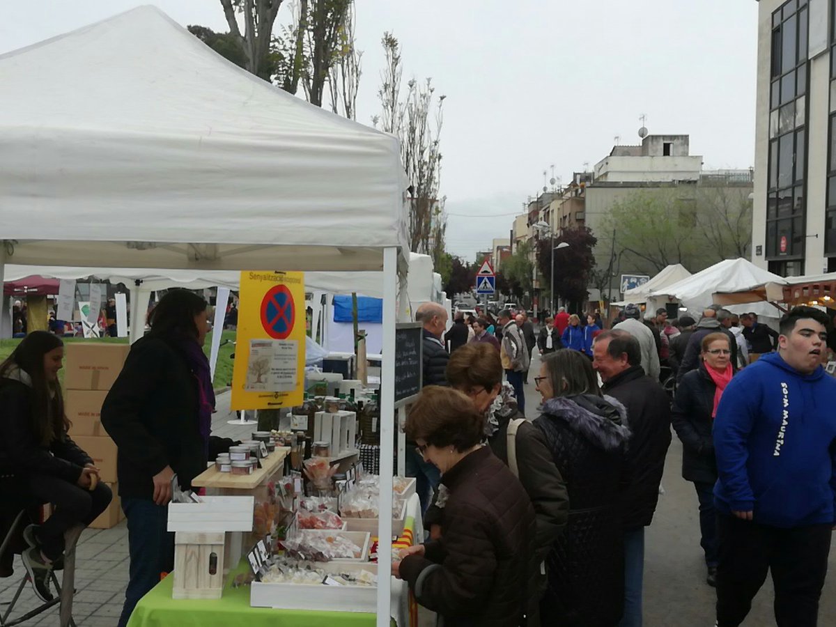 PUTXOT's tweet photo. Avui som a la #FiraDeLoli de #Terrassa. Gràcies @ajterrassa per convidar a #Ullastrell ! Seguim essent referents!
#oli
#OlideProximitat
#Becarut
@mfontp https://t.co/jWd2dZSaat