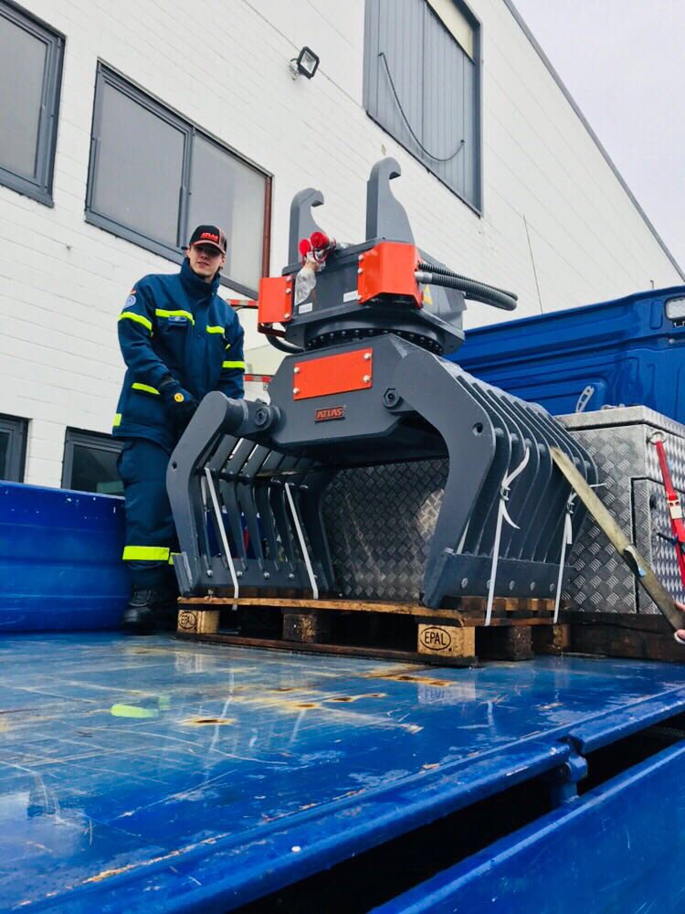 So Bagger verladen, jetzt geht‘s ab nach Hause!
#Atlas #THW