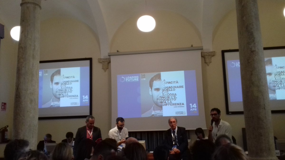 francesca_monac's tweet photo. In aula Franco Romani oggi so parla di Futuro #bluetopic #lofu18 @USienaAlumni @unisiena @ubes_society https://t.co/I6hqomyOou
