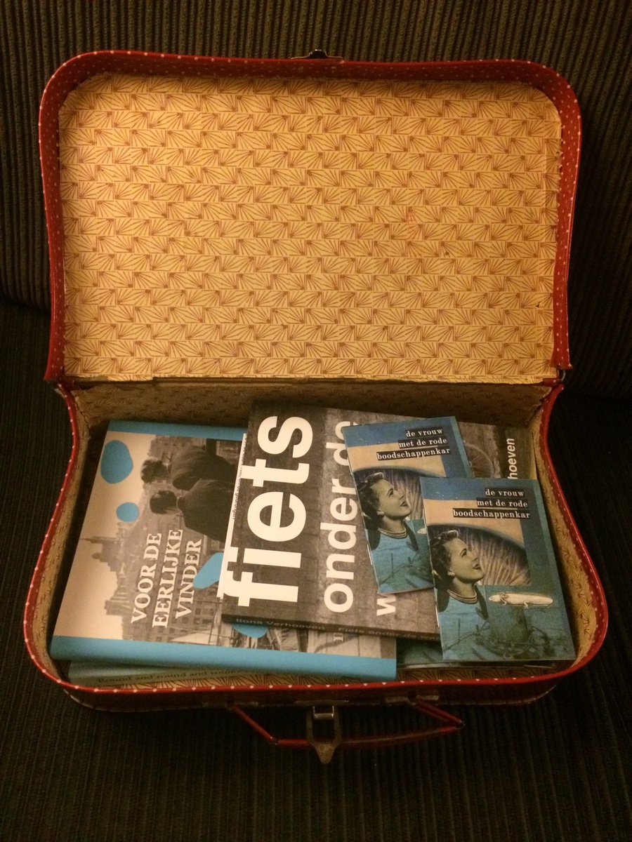 IlonaVerhoeven_'s tweet photo. Onderweg! There we go! Naar @Athenaeum_HLM voor de #independentBookstoreDay 🙃✨❤️ in #Haarlem #literatuur #BookstoreDay #boeken #onafhankelijkeBoekhandels #lezen #schrijven #schrijvers #programma met #inDeKnipscheer #auteurs 🐫🎶 https://t.co/B3H2hMuGOF