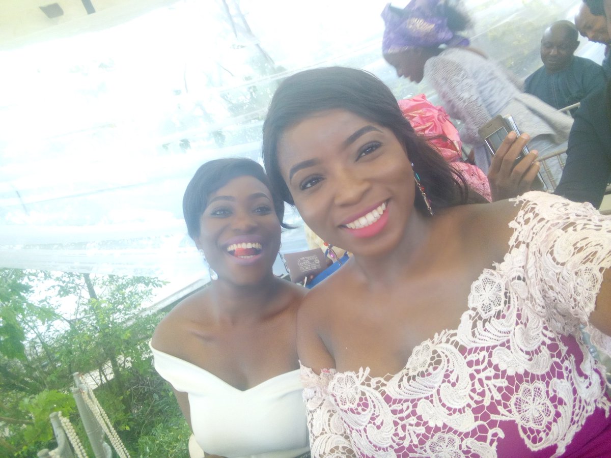 Nimide__'s tweet image. #4of4 🙌
Benin city! Cheesing with @Oge_writes and @jyte12 for @Eloxie #ElCee2018 ❤❤