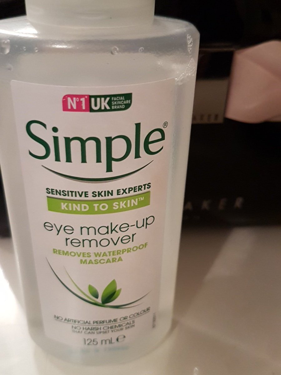 RhiannonGW's tweet photo. @simpleskin have you recently changed your ingredients? I have used this for a long time with no problems but this bottle has a perfume smell and hurts my eyes 😭 https://t.co/ypQKe0GpVN
