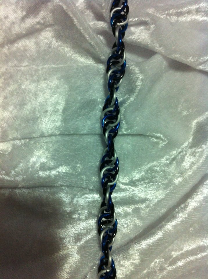 randomjewelry's tweet photo. Blue, White, and Black spiral chainmaille necklace https://t.co/olT9Q6QDf3 #shoplocal #Etsy #handmade #RandomJewelry #WhiteNecklace https://t.co/z1CSYGYrgG