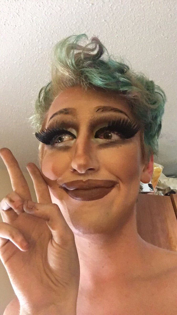 hrarris720's tweet photo. It’s 1:30 and I just introduced straight people to drag what’s up https://t.co/SQ8twCixsF
