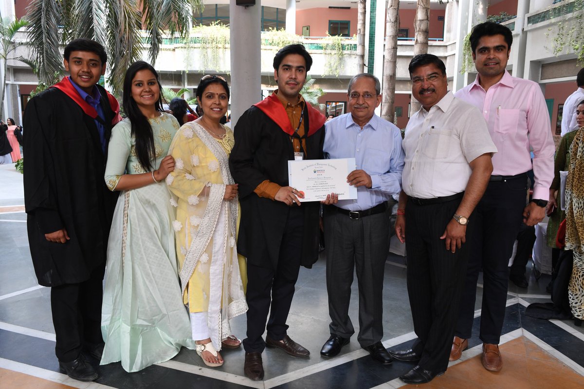 BIMTECHNoida's tweet photo. Convocation is one of the beautiful moments when students receive the hard earned master's degree and celebrate the success with family and friends.
Few more glimpses of the #BIMTECHConvocation2018 that was held recently for the 2016-18 Batch students https://t.co/YoQgx2Jx1H