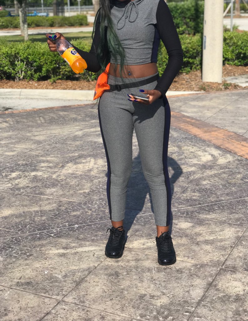 niababaay's tweet image. in love w my fit 🤪 #gradbash2k17