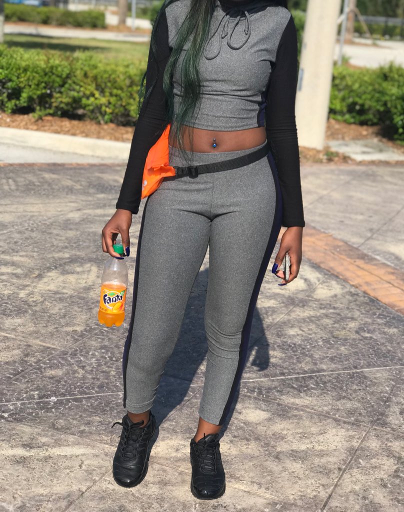 niababaay's tweet image. in love w my fit 🤪 #gradbash2k17