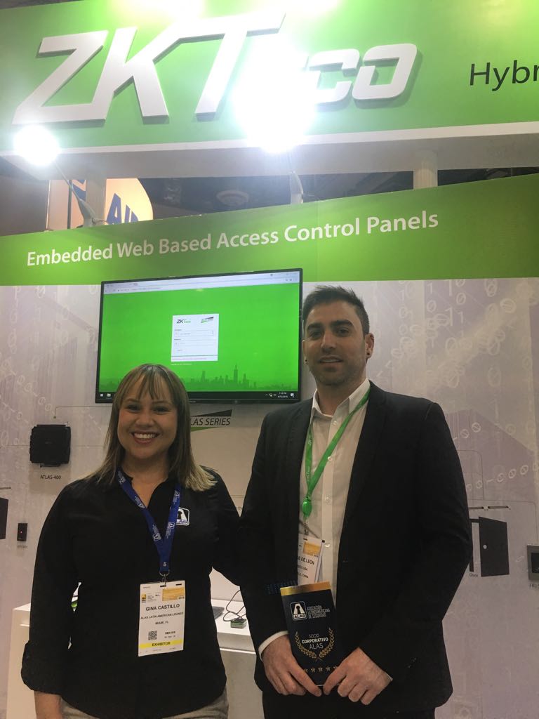 #SomosLatinos Gina Marcela Castillo Sierra nuestra Gerente Comercial en compañía de Jorge de León de socio ALAS corporativo <a href="/ZKTecoLATAM/">ZKTeco Latinoamérica</a> en #ISCWest2018 @ISCEventspic.twitter.com/DYr6MV7fqx dlvr.it/QPTyz7