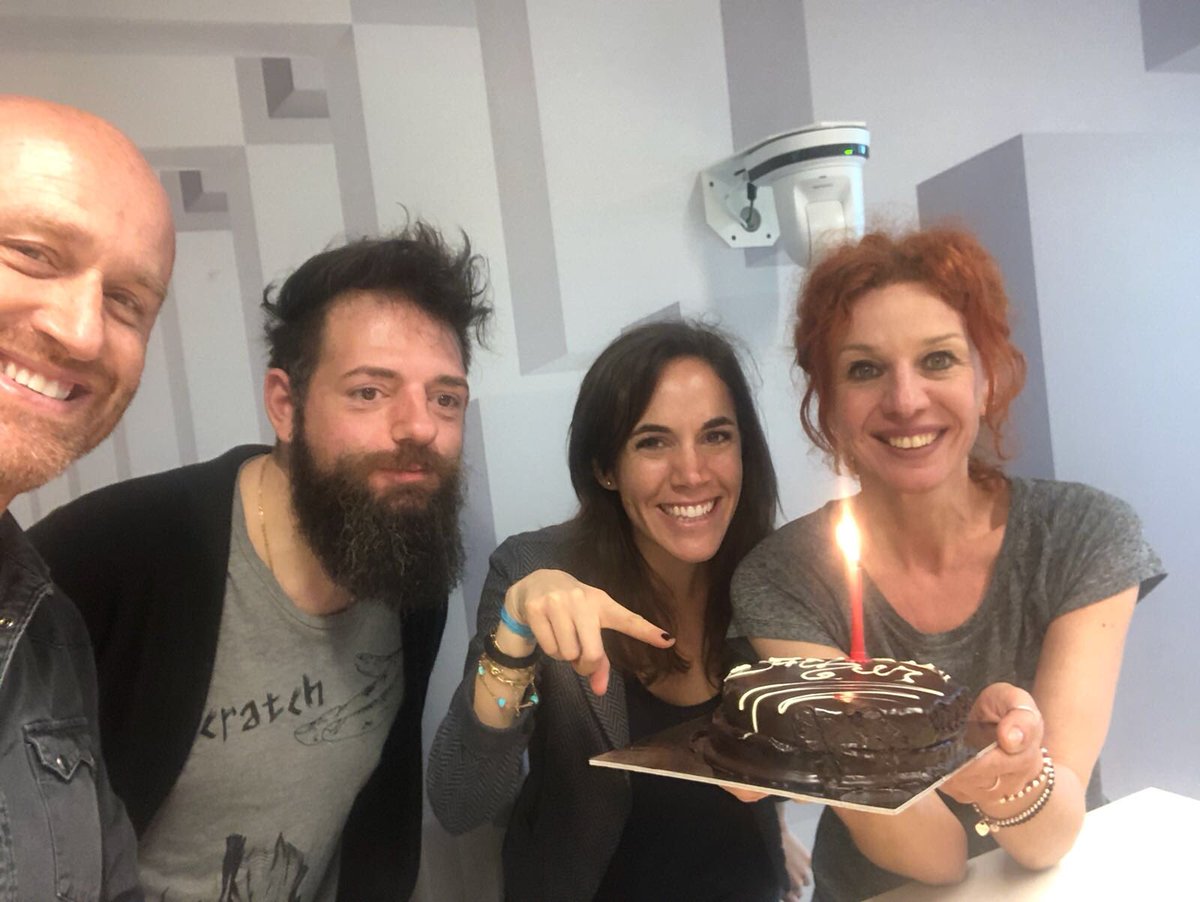 Radio Deejay (@radiodeejay) on Twitter photo Oggi a #colazionedadeejay festeggiamo il compleanno di <a href="/Laurantonini/">Laura Antonini</a> ... le regalate un bel RETWEET ??? 🎂🎂🎂 Oggi a #colazionedadeejay festeggiamo il compleanno di <a href="/Laurantonini/">Laura Antonini</a> ... le regalate un bel RETWEET ??? 🎂🎂🎂