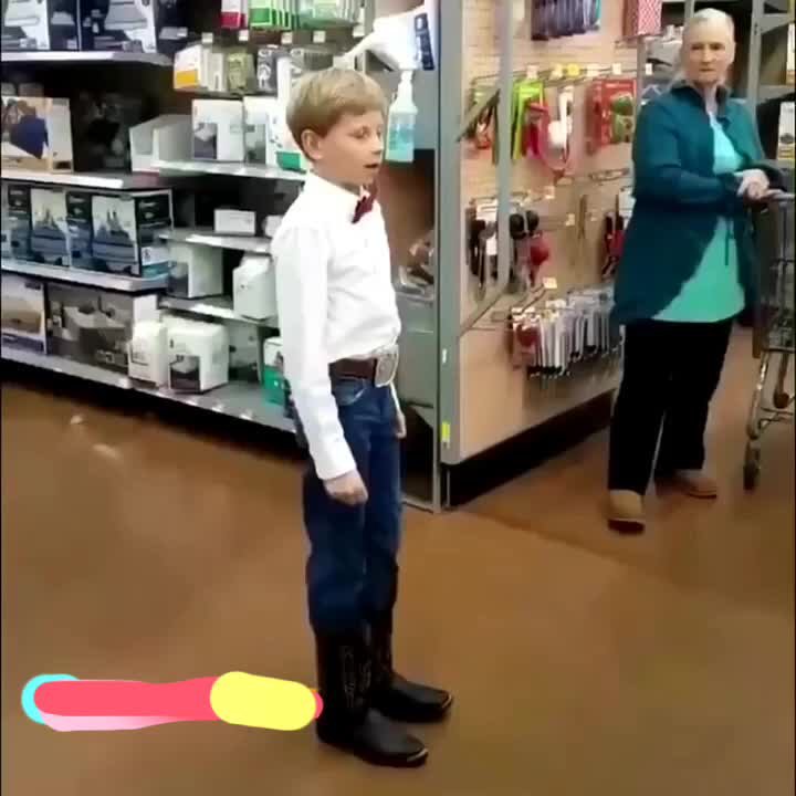 RileyNeeley2's tweet photo. #featuremyflip Walmart boi strikes again #comedy #toicy4u #singing #talent https://t.co/cBMCQliw5y https://t.co/R8wD7csisu
