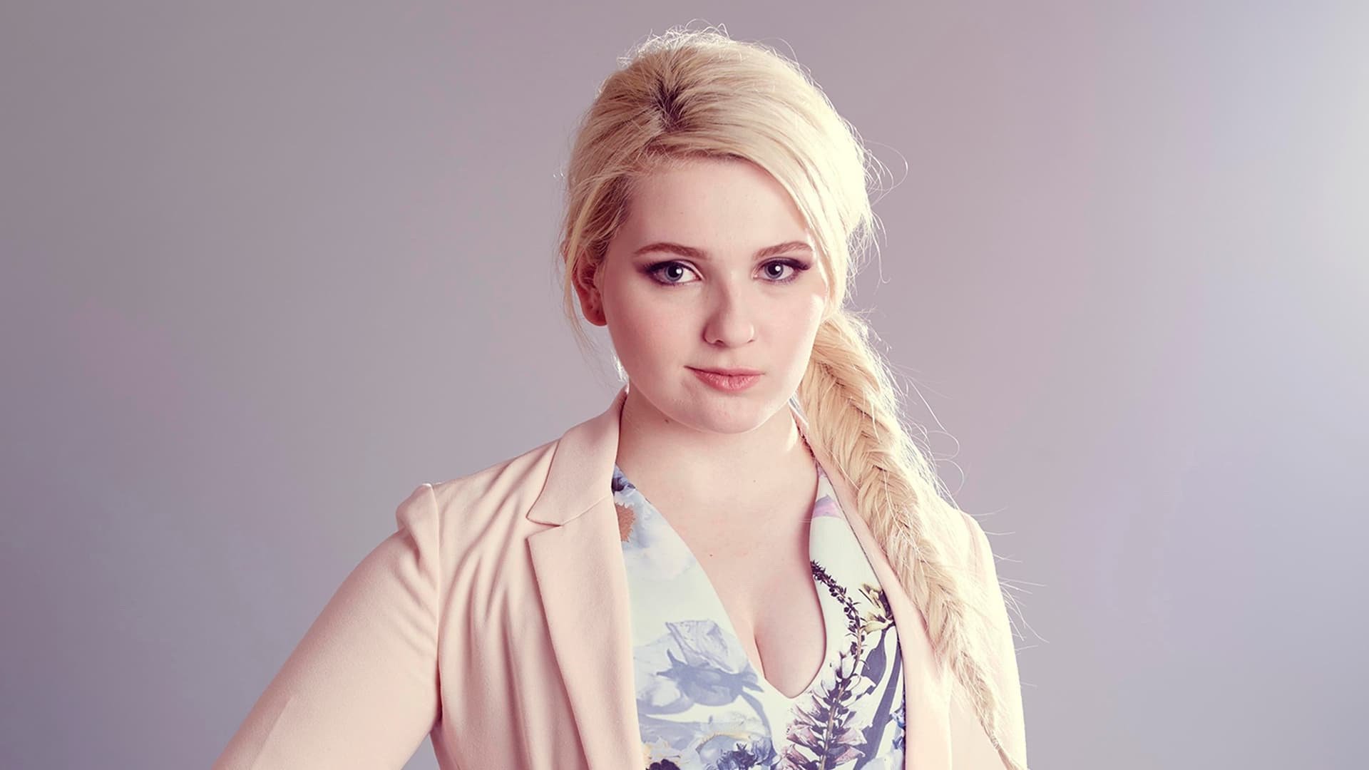 Back to Abigail Breslin Page. 