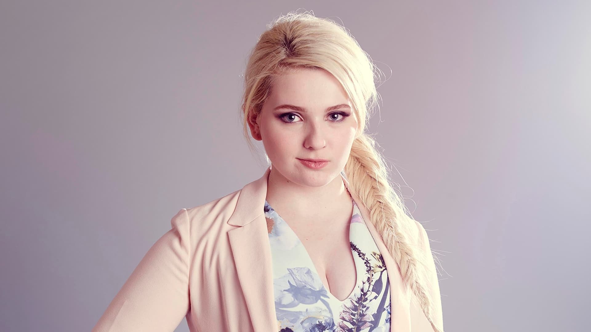 Happy Birthday to Abigail Breslin   About:  