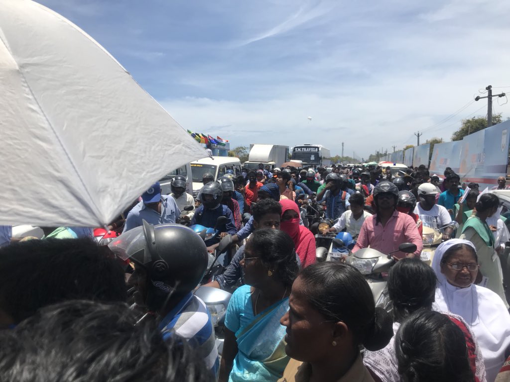 pushpakwal22's tweet photo. @DefenceMinIndia @DefExpoIndia @nsitharaman @PMOIndia 
 Sir,
Proper Management for Huge crowd not Done.We are On International Stage for the Defence Expo. https://t.co/sxRgBEHUC2