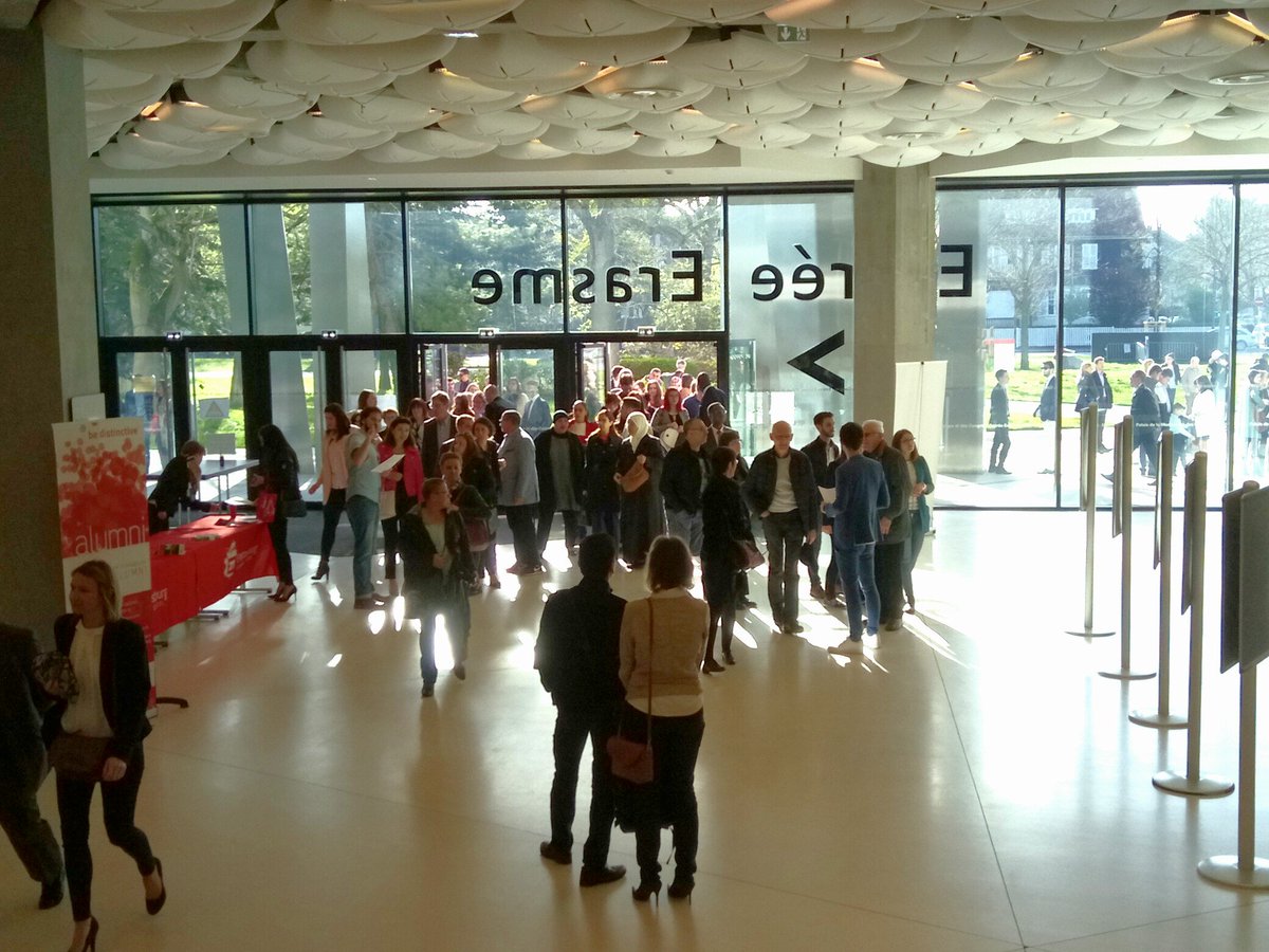 EMStrasbourg's tweet photo. Ils l'ont attendu avec impatience, aujourd'hui ils sont enfin diplômés ! Les futurs lanceurs de toques arrivent petit à petit 👏 #EMCRD18 https://t.co/gwCEaRUS7N