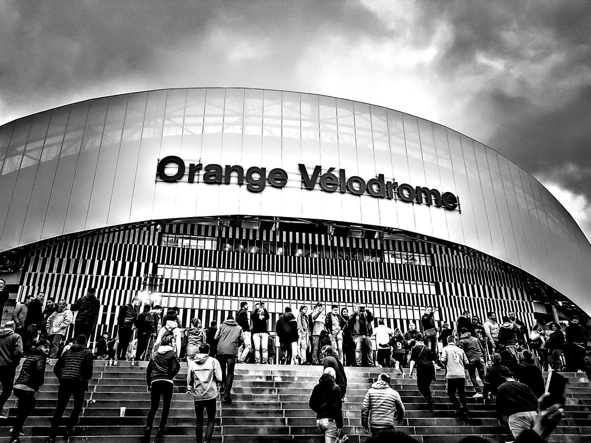 83vanessa210's tweet photo. #orangevelodrome ligue europa 12/04/18 marseille-leipzig 5-2 match de fou est quel bonheur d'être dans le stade pour voir ce match 😊😊 https://t.co/dzRfCamV02