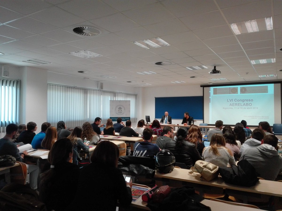 Pacco85s's tweet photo. Pues aquí andamos, en el #56AERELABOAlgeciras, un sábado, soleado, en la Universidad, hablando del futuro profesional del #GraduadoSocial. #Juventud #Formación #yluegodirán #NoalMasterGS https://t.co/DjPexer6lS