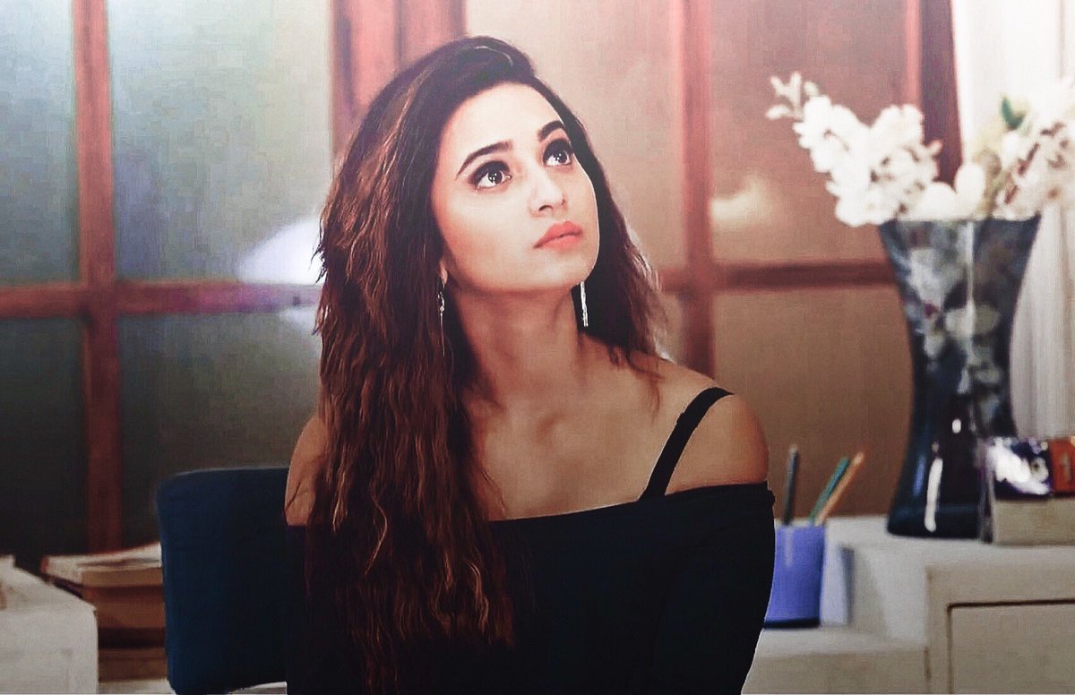 truIystiles's tweet photo. Serving looks uh! 

-
#EkDeewanaTha https://t.co/gJGSNBGiNB