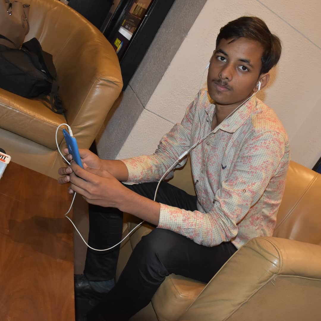 thenaveenview's tweet photo. I'm not weird I am Limited Edition
#naveenpd738 #official #fomal #look #workmode #live #fun #mode #mi #pic #click #me #fashion #newlook #press #media https://t.co/aSirVUAWZt