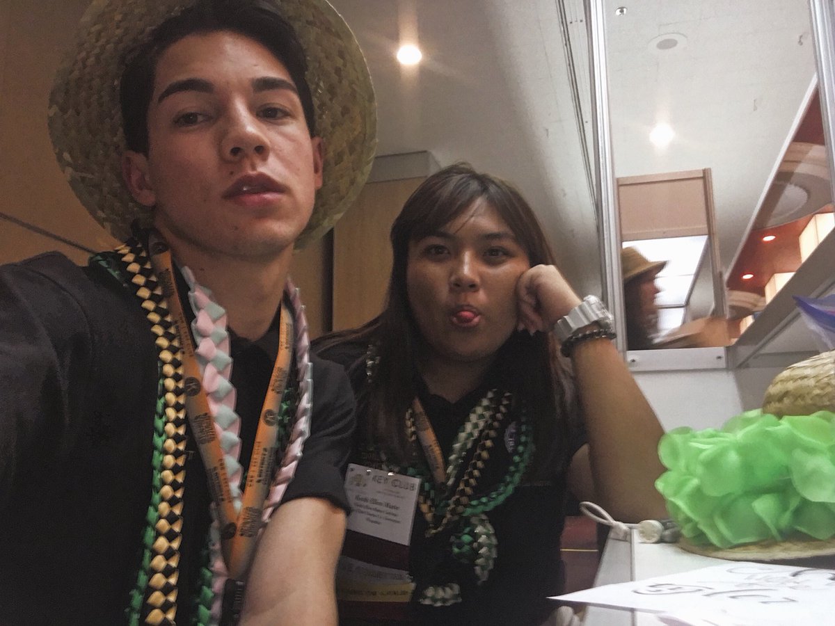 nctrnltrvlr's tweet photo. how does one look good next to tyler ma? the answer is you don’t #CNHDCON2018 #cnhservicesafari #cnhkeyclub https://t.co/ZkarbW8O48