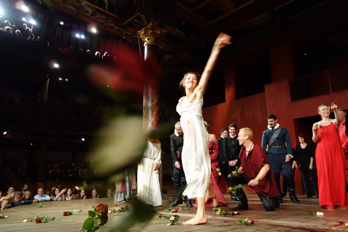 shaksper's tweet photo. Thinking about the imminent launch of #Globe2018 reminded me of this photo I took of Eve Best in 2014. Captures some of the excitement and energy @The_Globe https://t.co/gI7eDmgkj3