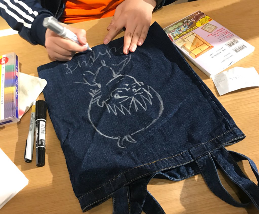 wagaheya's tweet photo. 世界にひとつだけのワガヘヤ哲郎バッグゲット。おねだりしてよかった。
#ワガヘヤ #吾輩の部屋である #田岡先生ありがとうございました https://t.co/tZ8BsKlOLn