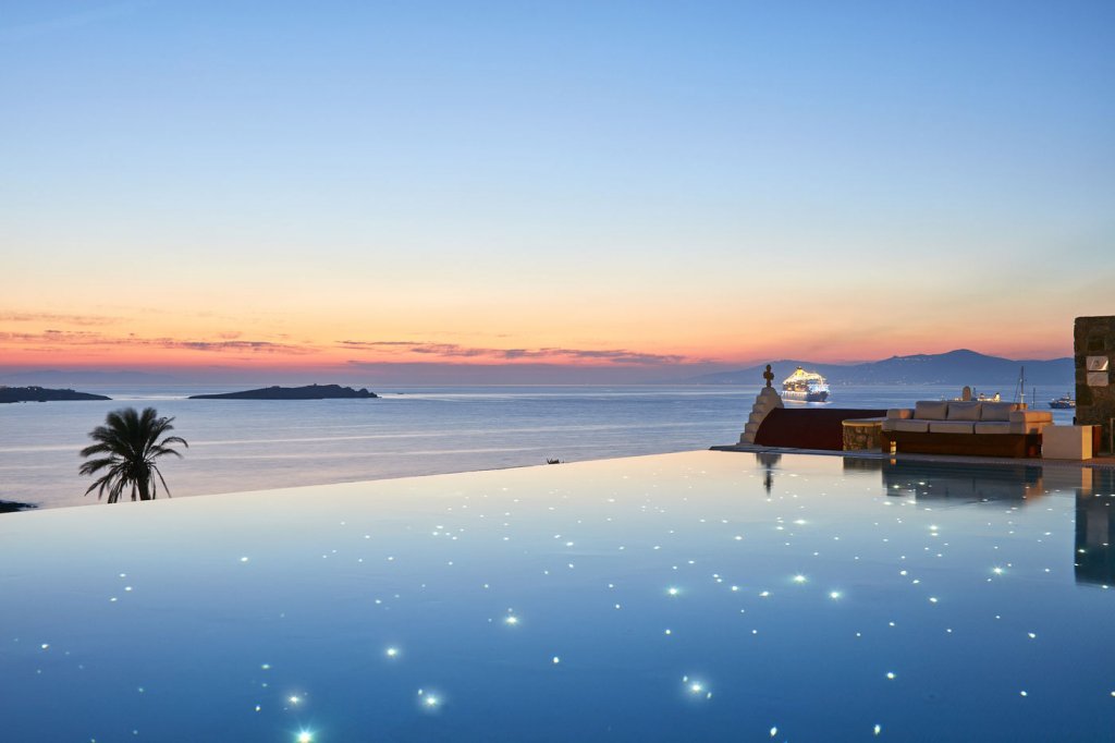 SpectacularStay's tweet photo. A Calm Hideaway in Enchanting Mykonos #Lowseason #October #Sand_Beach - https://t.co/LYpZKQnilT https://t.co/qWf6dO0nn4