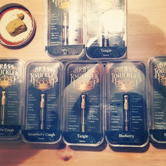 RIVERSIDESORAA's tweet photo. #BRASSKNUCKLES
#HITMYLINE https://t.co/BTs6G9ojck