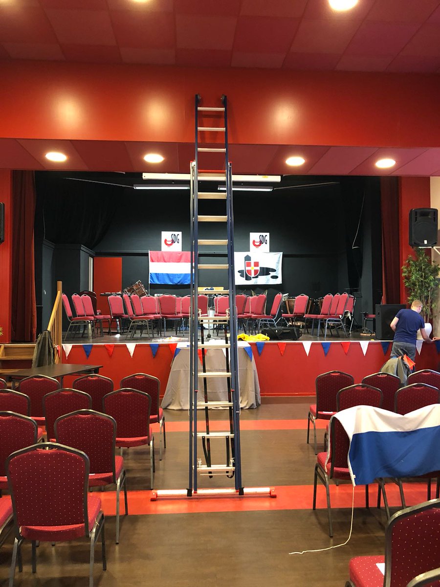 Voorbereidingen voor vanavond zijn in volle gang. 'Ik hou van Holland!' door SDG Sint Jansklooster. 19.30 uur, dorpshuis de Sint Janskamp, Sint Jansklooster. Wees welkom!