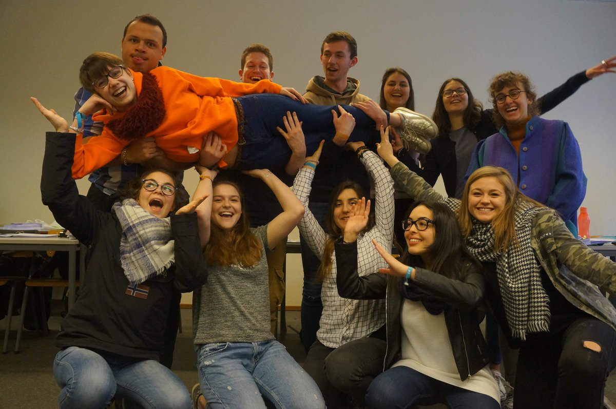 Se réunir est une début,
Rester ensemble est un progrès,
Travailler ensemble est une réussite 📚❤️
#packenbloque #UClouvain @UCLouvain_be